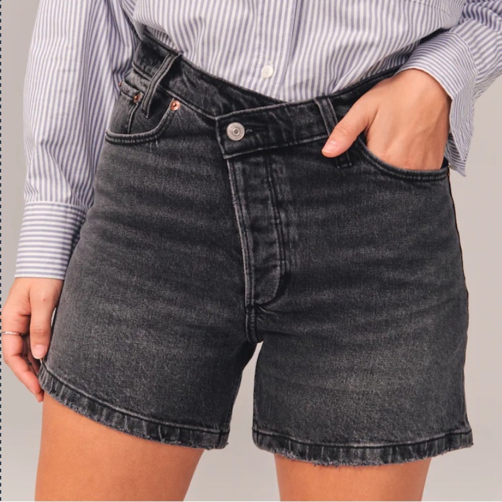 Abercrombie & Fitch Curve Love Women Plus 36/22 Black High Rise Dad Short